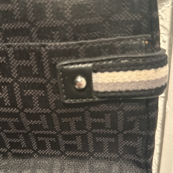 Tommy Hilfiger purse - Picture 4 of 6